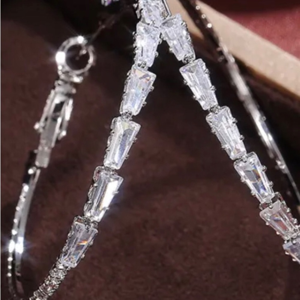 Absolutely Stunning Real Diamond 💎 Moissanite Cut Hoop Earrings - Picture 6 of 10